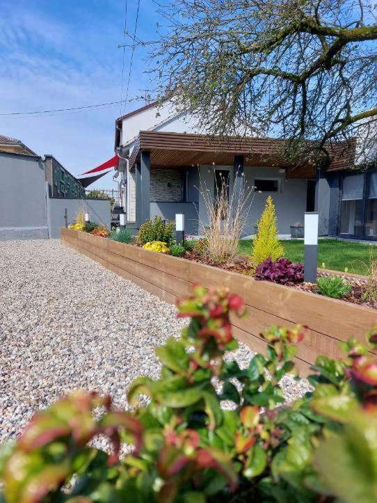 Gite Au Pommier Fleuri Et Son "Appart" Independant Drusenheim Exteriör bild